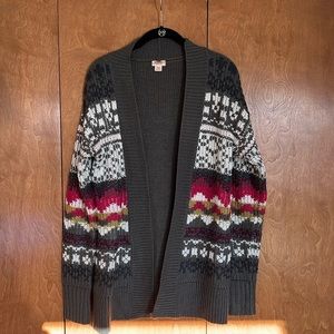 Grey cardigan with colorful pattern